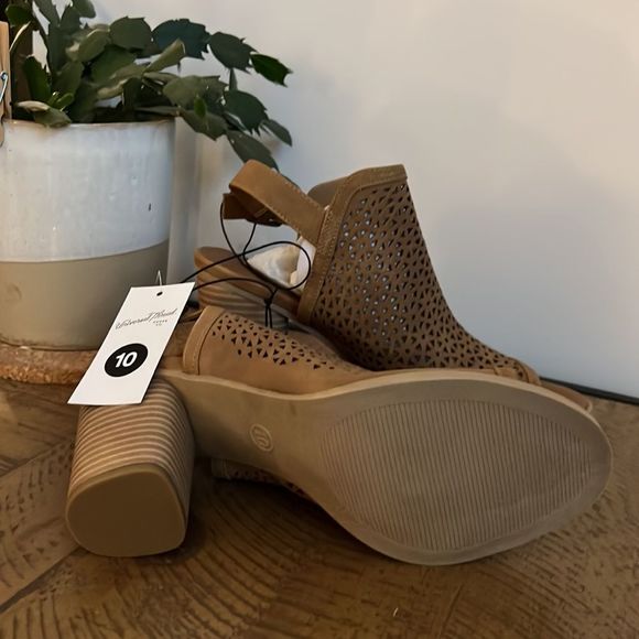 New in box Heeled Sling Back Cut Out Boots - Picture 4 of 7